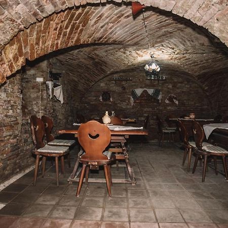 Hotel Marion Dumbraveni  Bagian luar foto