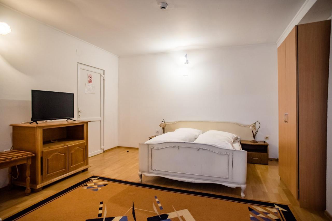 Hotel Marion Dumbraveni  Bagian luar foto