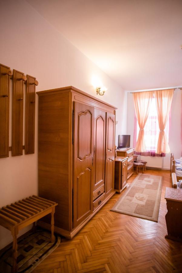 Hotel Marion Dumbraveni  Bagian luar foto