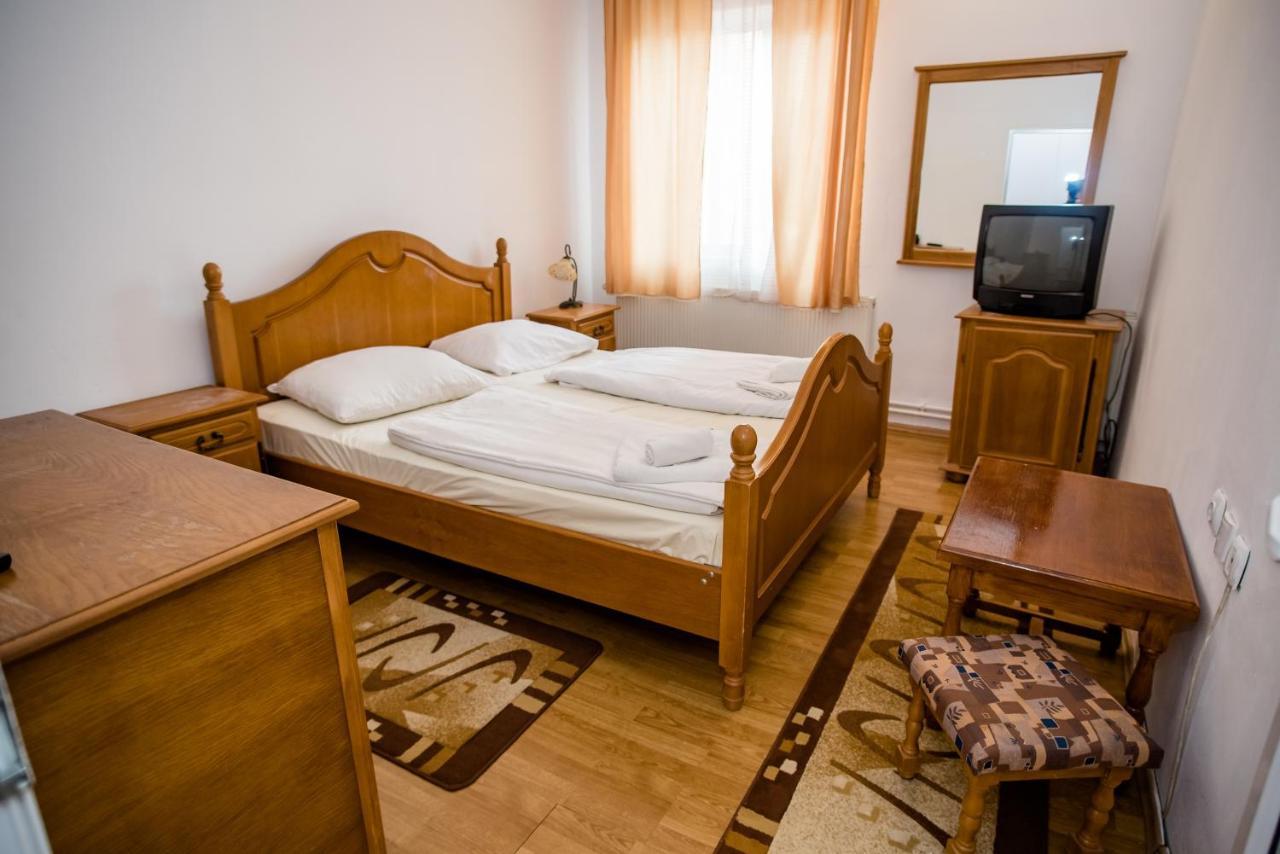 Hotel Marion Dumbraveni  Bagian luar foto