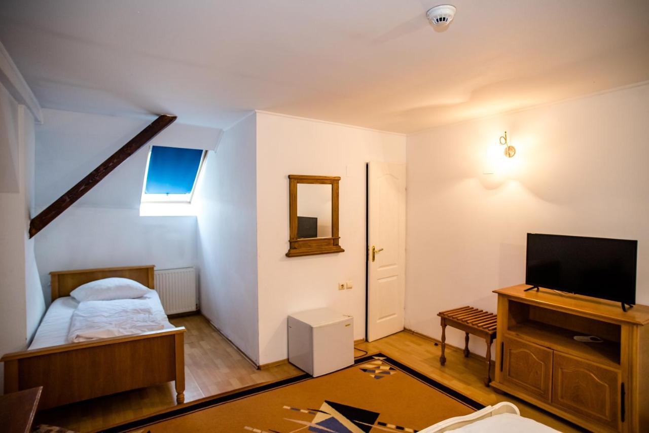 Hotel Marion Dumbraveni  Bagian luar foto