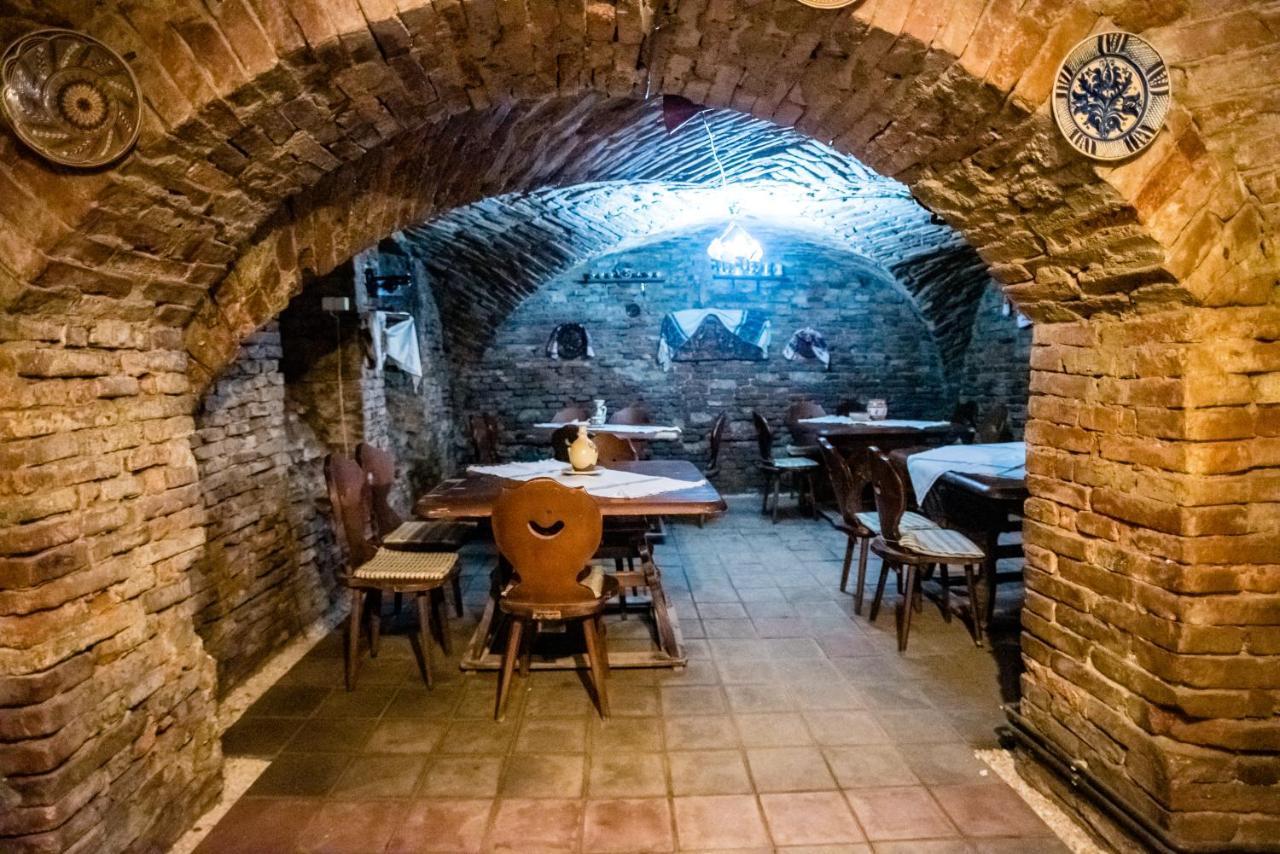 Hotel Marion Dumbraveni  Bagian luar foto